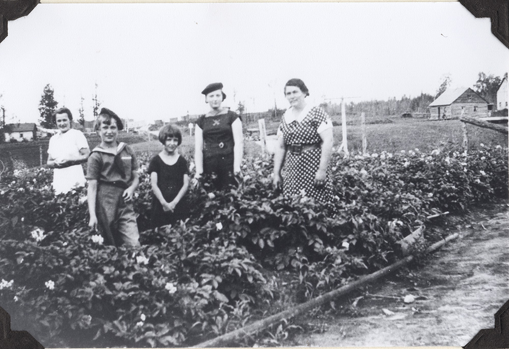 Montbeillard - Femmes au champs de patate - 1934
